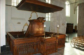 Preekstoel geheel