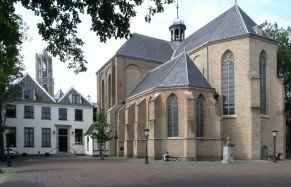 Kerk met klein torentje
