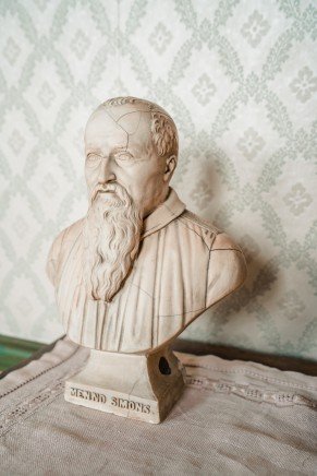 Borstbeeld Menno Simons